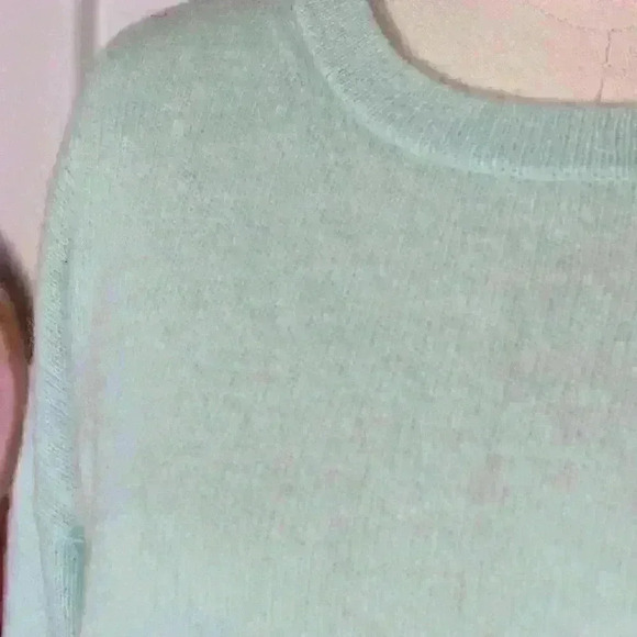Lord and Taylor Cashmere Sweater NWT XS - Picture 2 of 5